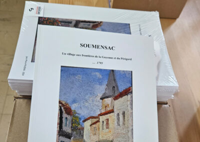 LIVRES AVEC RELIURE DOS carré collé