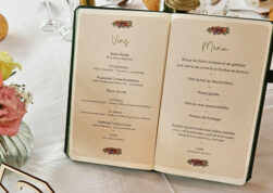 Feuilles menu et vins - décoration de table
